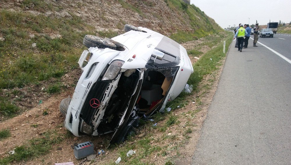 Gaziantep’te Yolcu Minibüsü Devrildi: 2’si Ağır 7 Yaralı