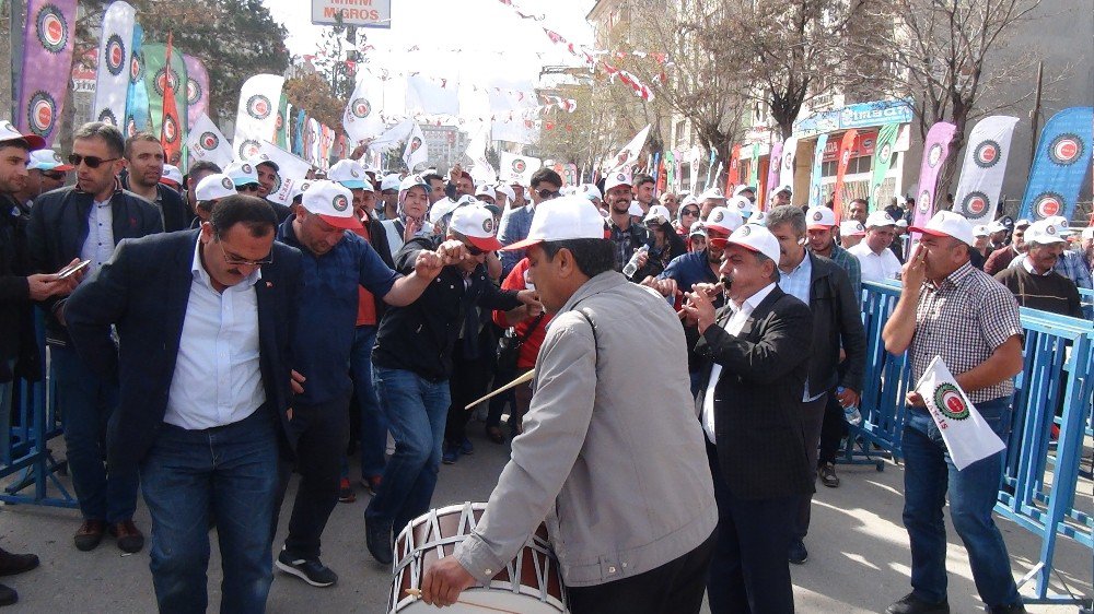 Çelik, "1 Mayıs’ı Coşkuyla Erzurum’da Kutladık"