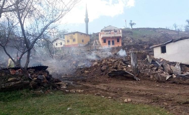 Alioğlu Köyünde Yaralar Sarılmaya Başlandı