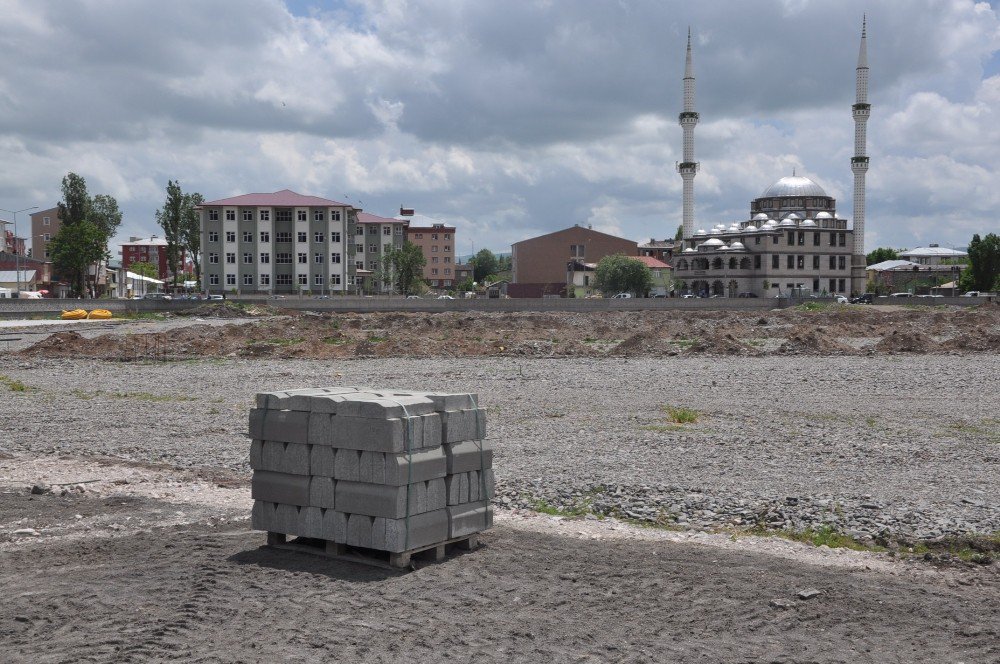 Kars Şehir Stadının Yapımı Yılan Hikayesine Döndü