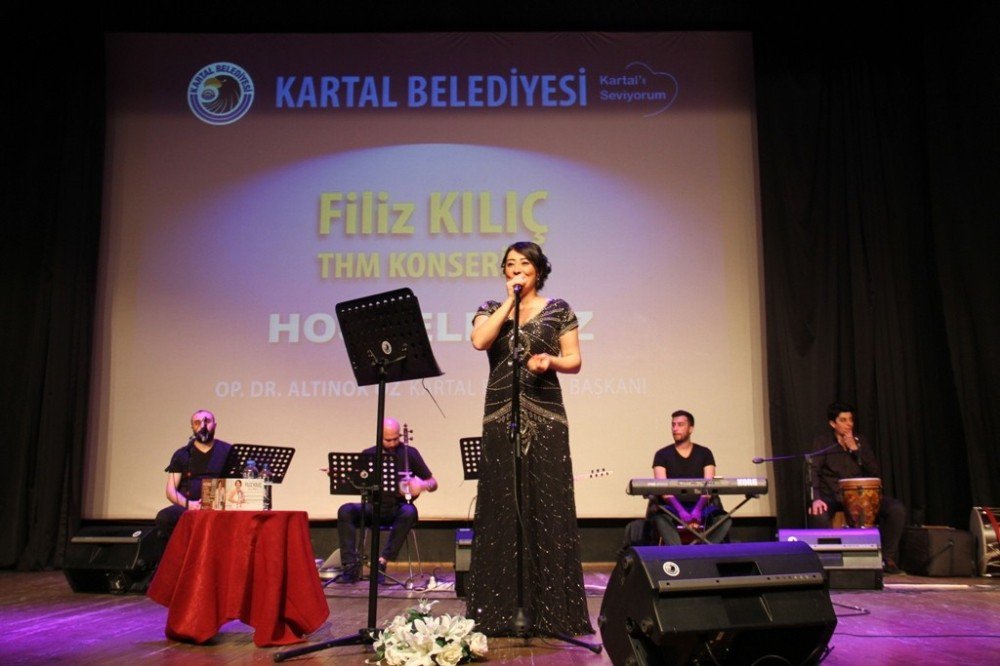 Türk Halk Müziği Sanatçısı Filiz Kılıç Kartal’da Konser Verdi