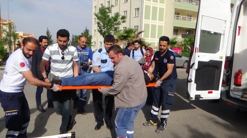 Kilis’te Motosikletle Otomobil Çarpıştı: 2 Yaralı