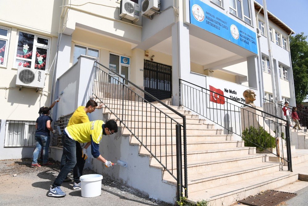 Konyaaltı Kent Gönüllüleri’nden Okullara Destek