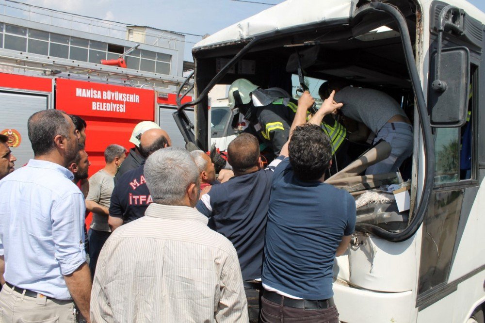 İşçi Servisi Kaza Yaptı: 10 Yaralı