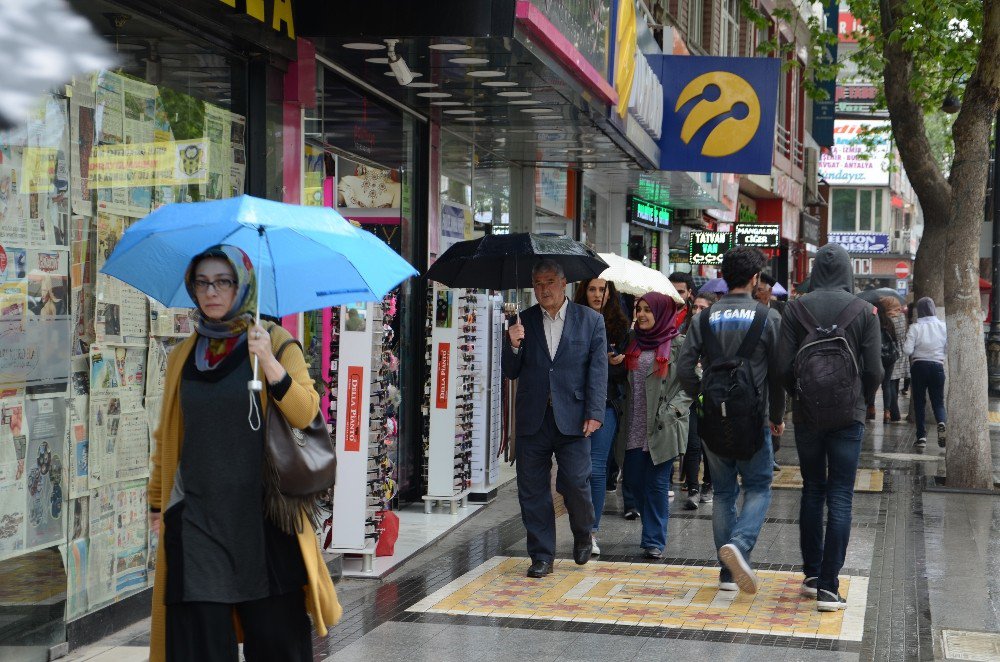 Malatya’da Sağanak Yağış Etkili Oldu