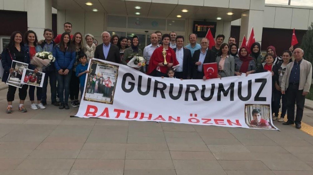 Denizlili Batuhan Romanya’dan Madalya İle Döndü