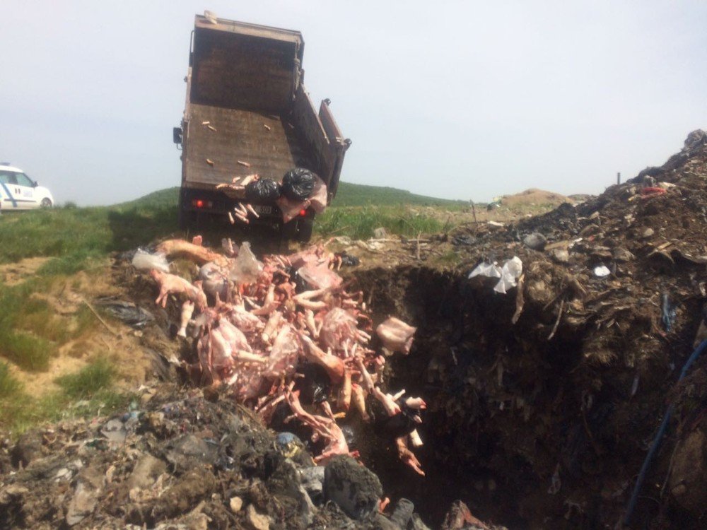 Kaza Yapan Araçtan Çıkan 2 Ton Kaçak Et İmha Edildi