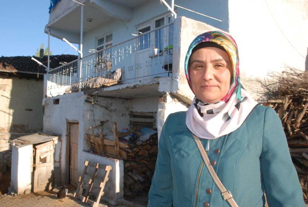 Köyünde İnek Sağıyor, Dükkanında Mantı Açıyor