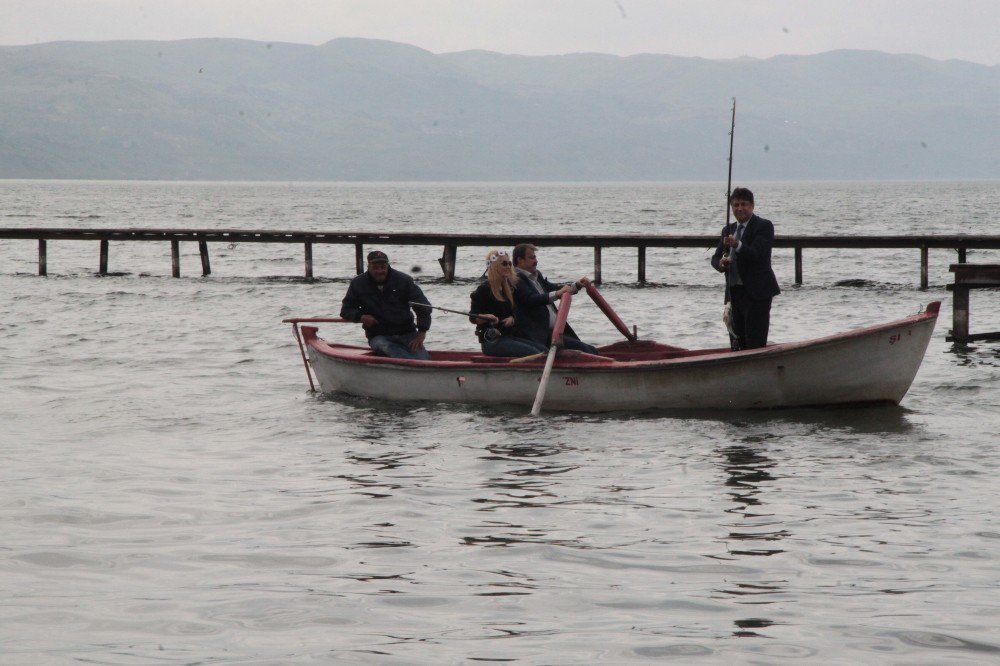 Turizmci Balık Avlıyor