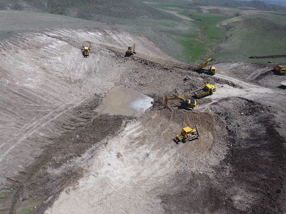 Erzurum’da Çiftçinin Yüzü Gülmeye Devam Ediyor