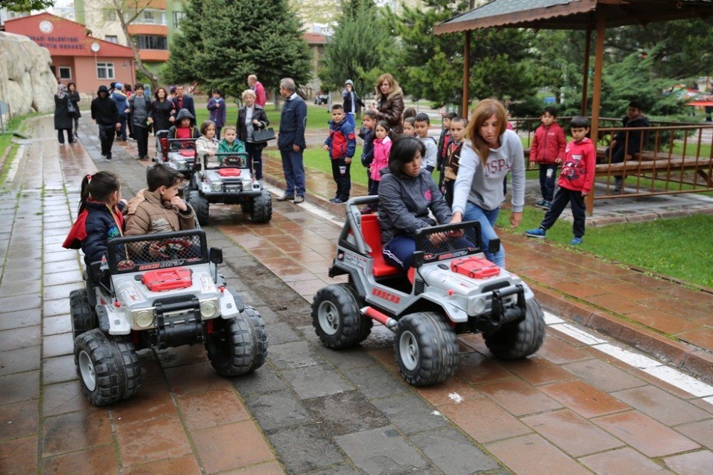 Melikgazi Trafik Eğitim Parkında Çocuklara Eğitim Verildi