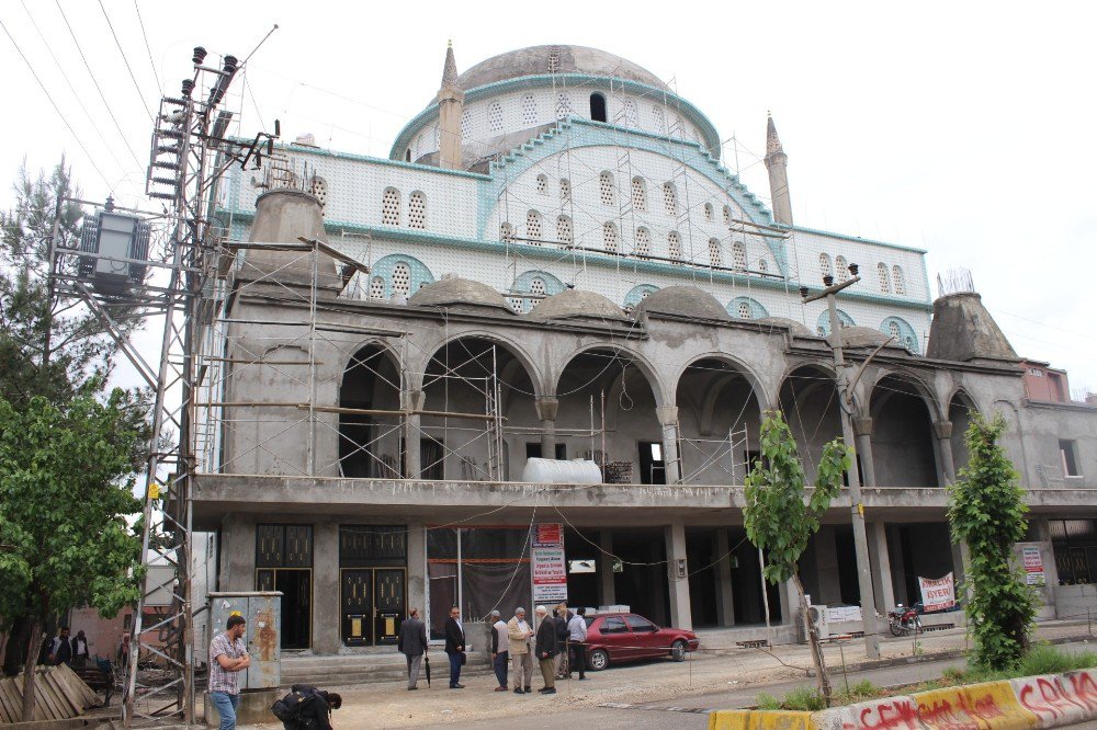 Hastane Caminin İnşaatı Yardım Bekliyor