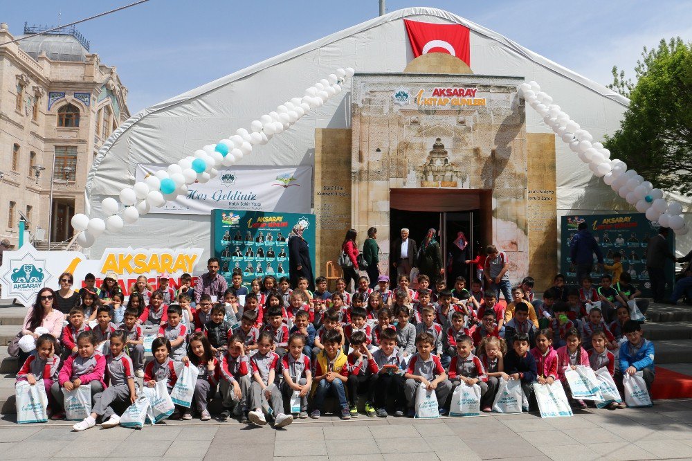 Aksaray’daki 1. Kitap Günlerine Öğrencilerden Yoğun İlgi