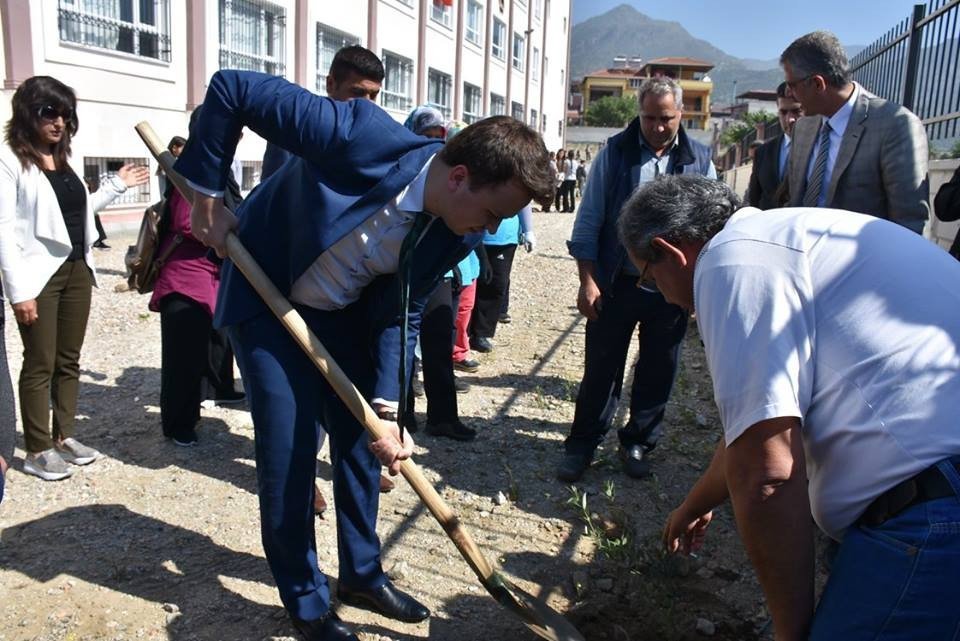 Buharkent’te Her Öğrencinin Dikili Bir Ağacı Olacak