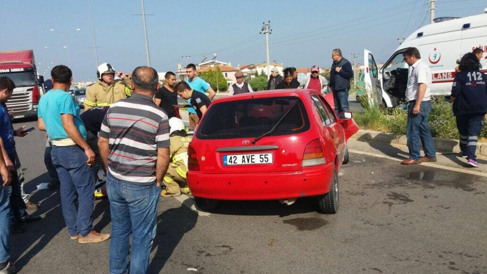 Sıkışan Sürücüyü İtfaiye Kurtardı