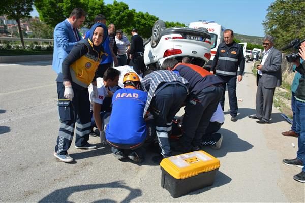 Kamyonetle Lüks Araç Çarpıştı: 4 Yaralı