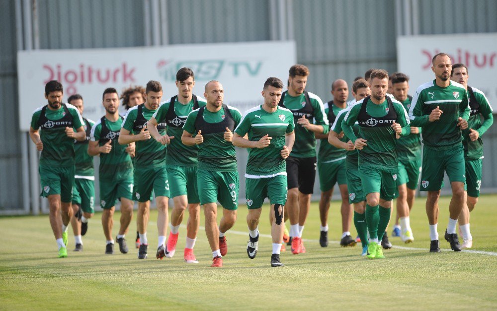 Bursaspor’un Yeni Teknik Direktörü İlk Antrenmanına Çıktı