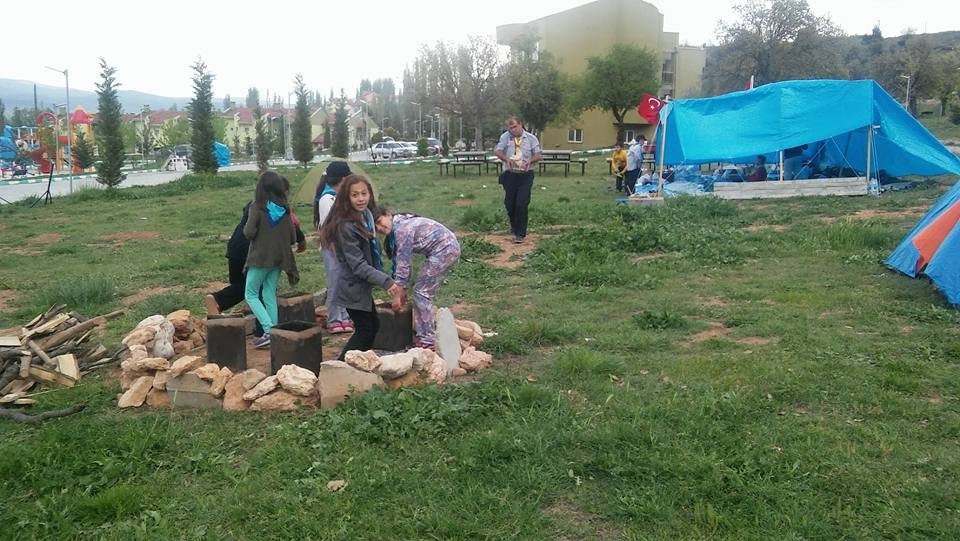 İzci Öğrencilerin Kampında ‘Tenekede Tavuk Kebabı’ Etkinliği