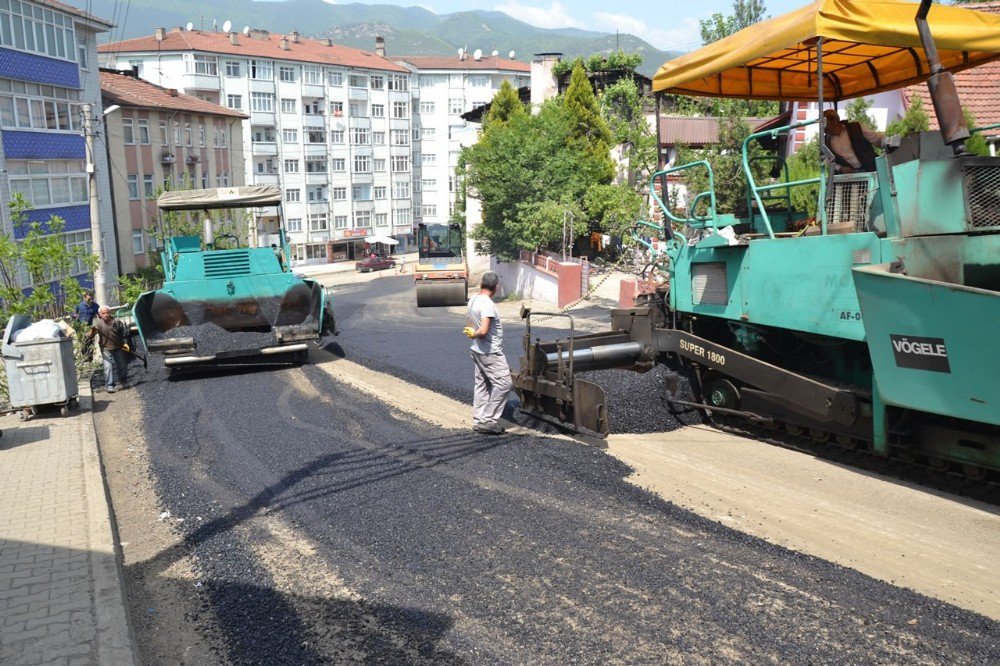 Karabük Belediyesi Asfalt Çalışmalarını Sürdürüyor