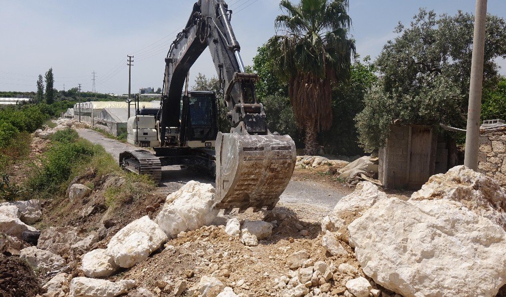 Erdemli Belediyesi, Yeni Yollar Açmaya Devam Ediyor