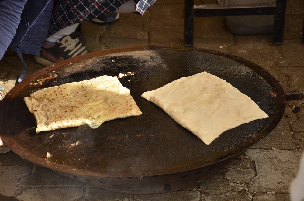 Öğrenciler Okulları İçin Kermes Açtı