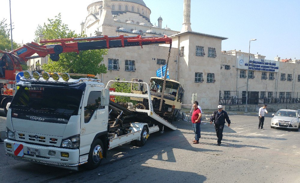 Sefaköy’de Minibüs Kazası: 6 Yaralı