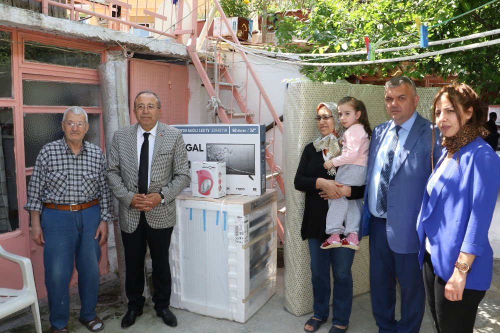 Manisa Büyükşehir’den Evi Yanan İki Aileye Yardım Eli