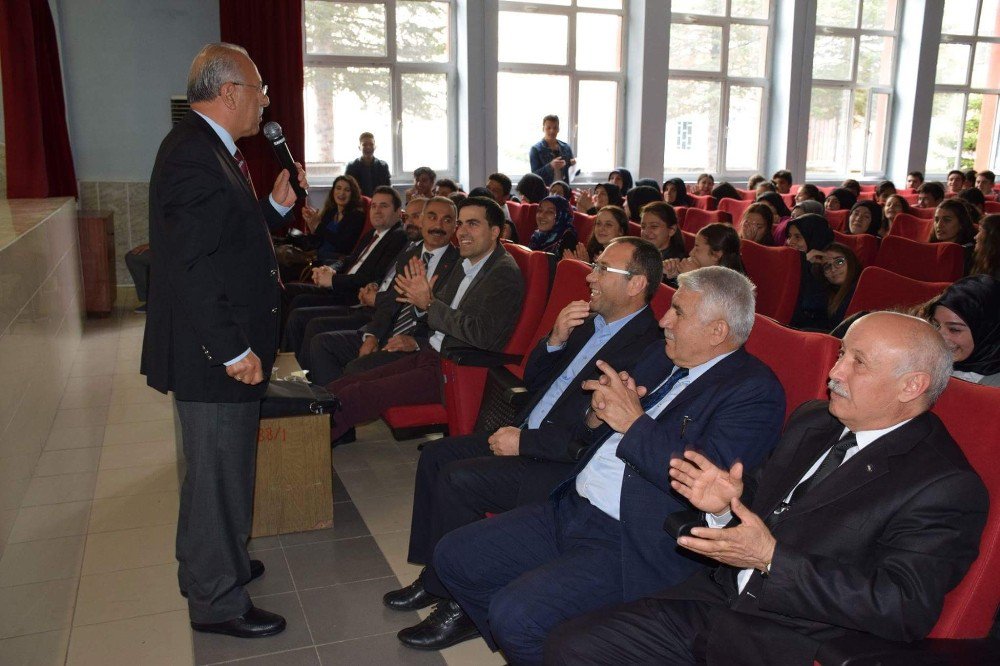 Tokat’ta Lise Öğrencilerine Konferans Verildi