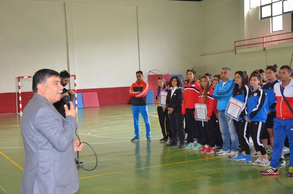 Türkiye Genç Kızlar Futsal Yarı Final Müsabakaları Emet’te Başladı