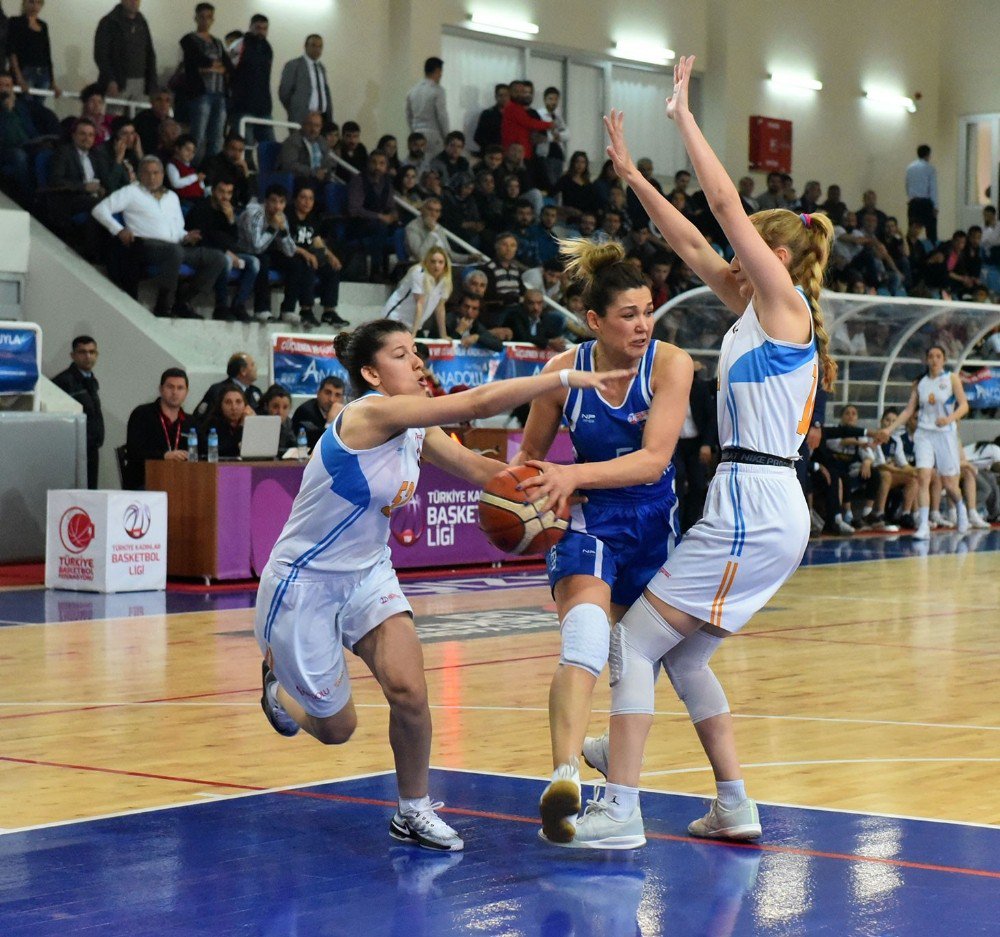 Bornova Beckerspor Final Four’da