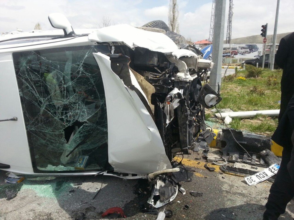 Van’da Trafik Kazası; 2 Yaralı