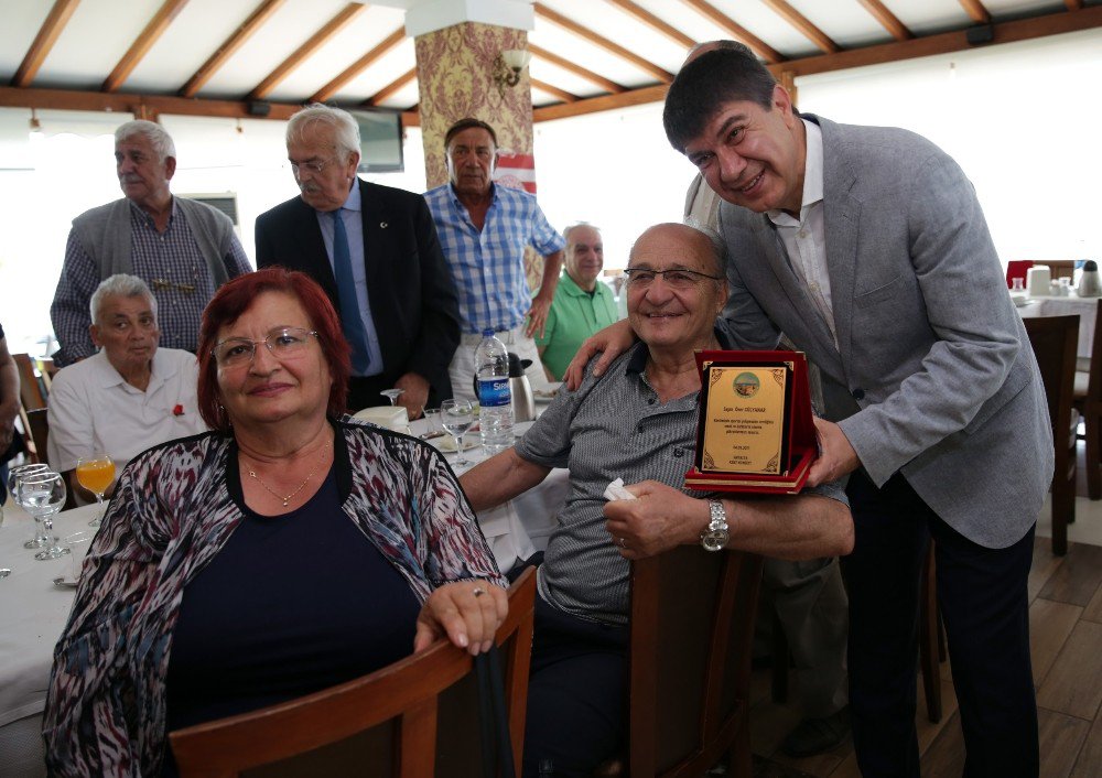 Başkan Türel, 70 Yaşını Aşmış 51 Sporsevere Plaket Verdi