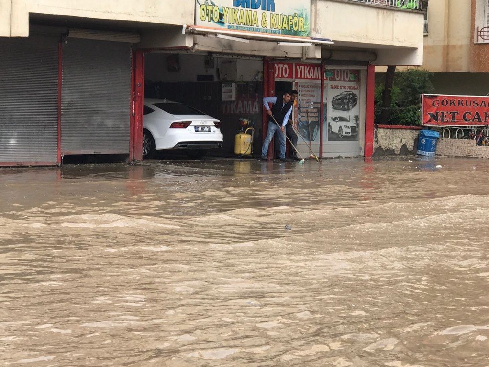 Batman’da Sağanak Yağış Hayatı Olumsuz Etkiledi