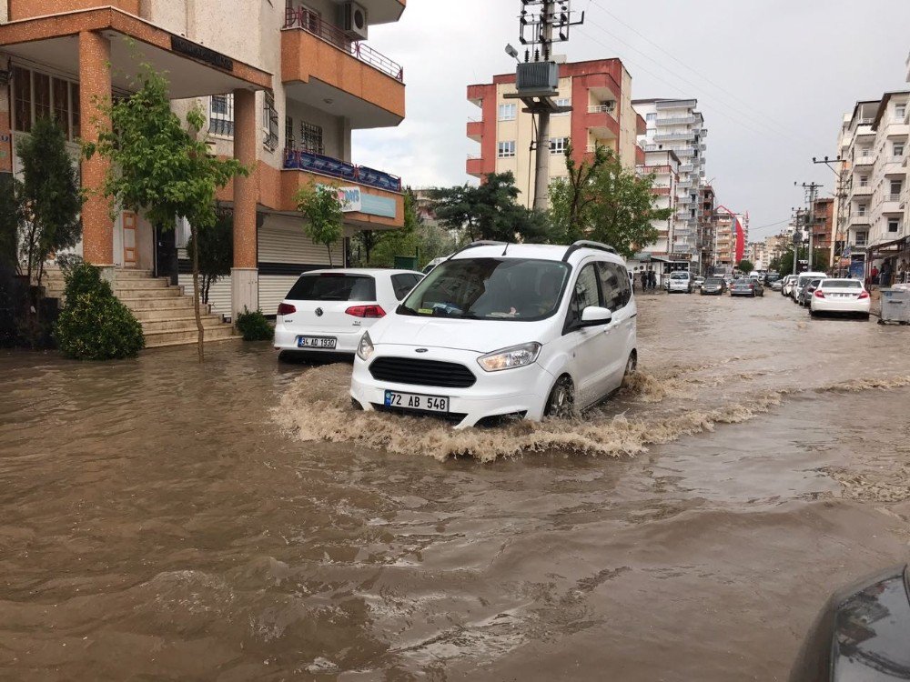 Batman’da Sağanak Yağış Hayatı Olumsuz Etkiledi