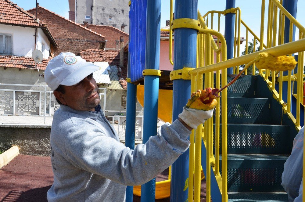 Parklarda Bakım Ve Revize Çalışmaları Devam Ediyor