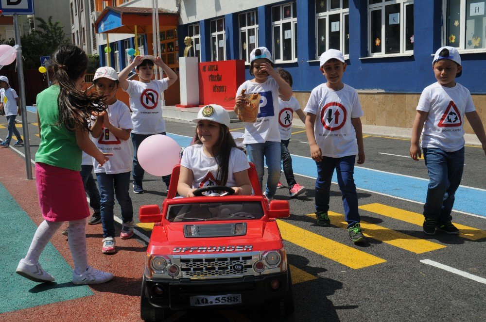 Çanakkale’de Öğrencilere ’Trafik Eğitim Pisti’