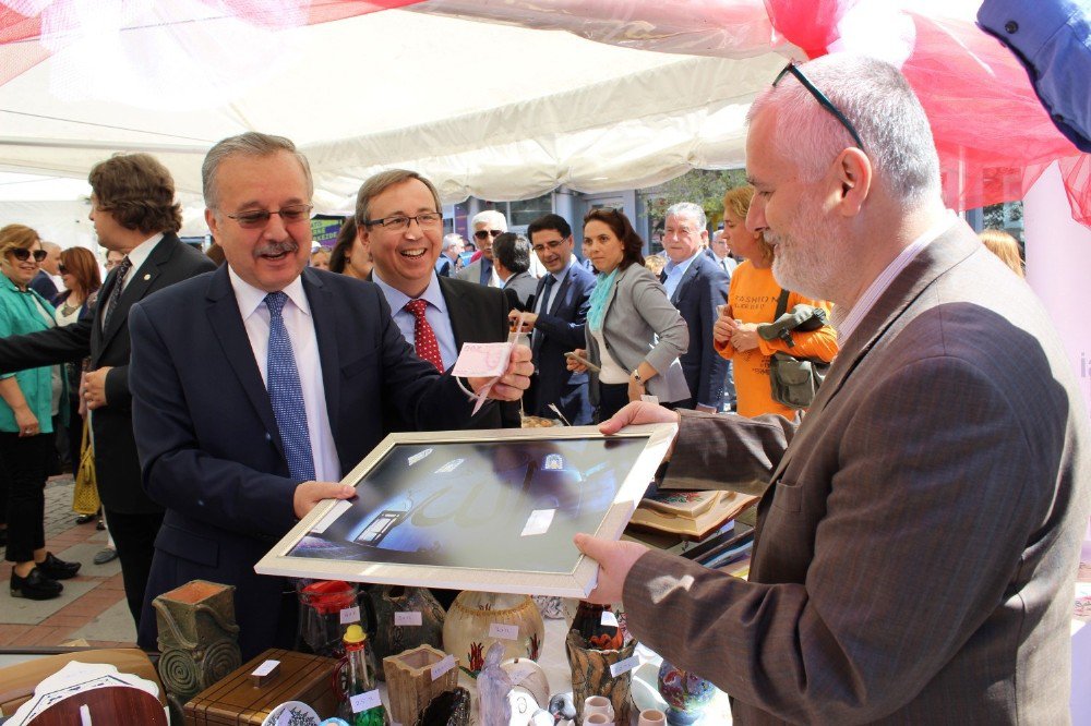 Edirne’de İhtiyaç Sahibi Öğrenciler Yararına Kermes