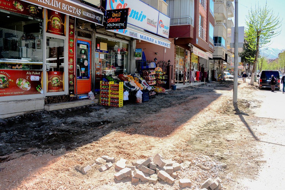 Tevfik Temelli Caddesinde Değişim-dönüşüm Ve Yenileme Çalışmalarına Başlandı