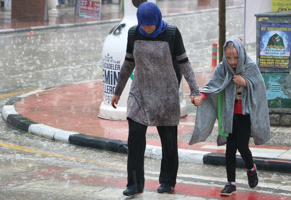 Manisalılar Yağmura Hazırlıksız Yakalandı