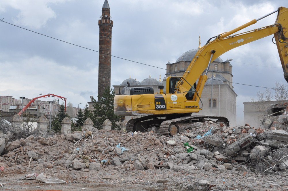 Osmanlı Mahallesi Yıkım Çalışmaları Sürüyor