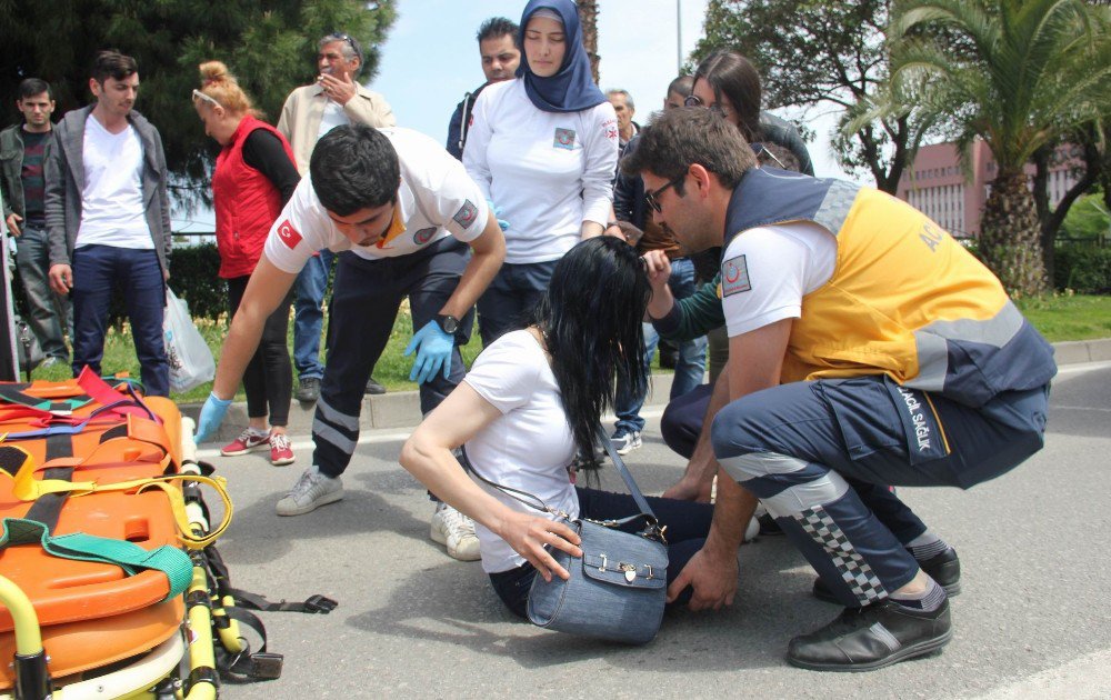 Yolun Karşısına Geçmeye Çalışan Genç Kıza Otomobil Çarptı