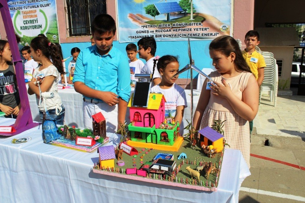 Öğrencilerin Tartışmalı ‘Yenilenebilir Enerji’ Paneli