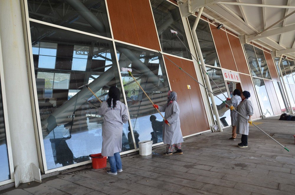 Bozüyük Şehirlerarası Otobüs Terminali’nde Temizlik