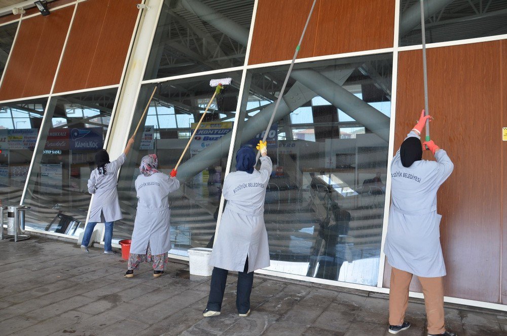 Bozüyük Şehirlerarası Otobüs Terminali’nde Temizlik