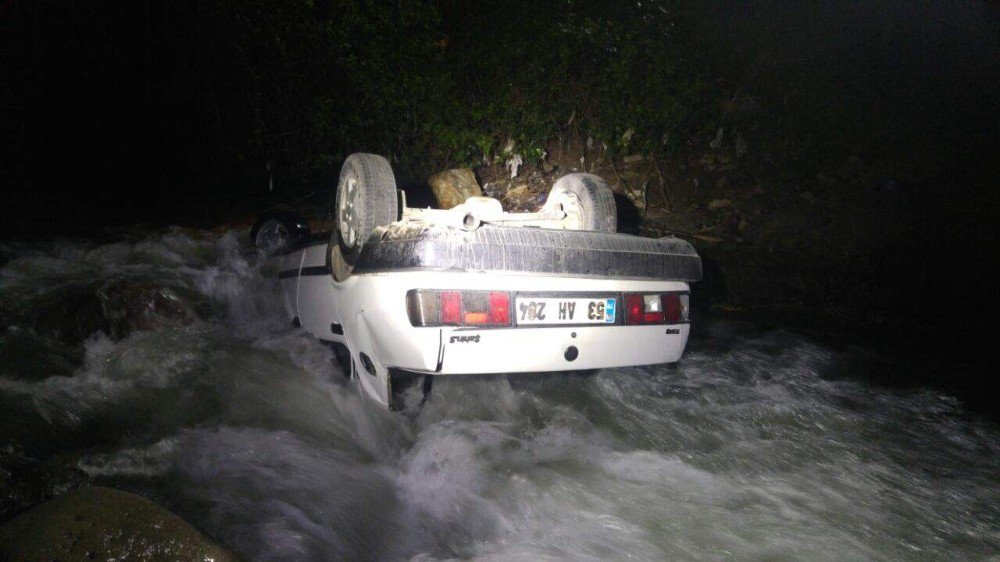 Trabzon’da Otomobil Dereye Uçtu: 1 Yaralı