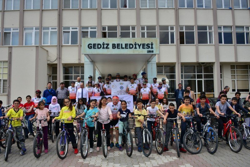 Türkiye Sağlıklı Kentler Birliği Bisiklet Kafilesi Başkan Saraoğlu’nu Ziyaret Etti