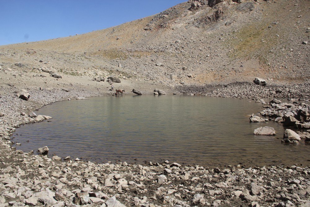 Eriyen Kar Suları Gölet Oluşturdu