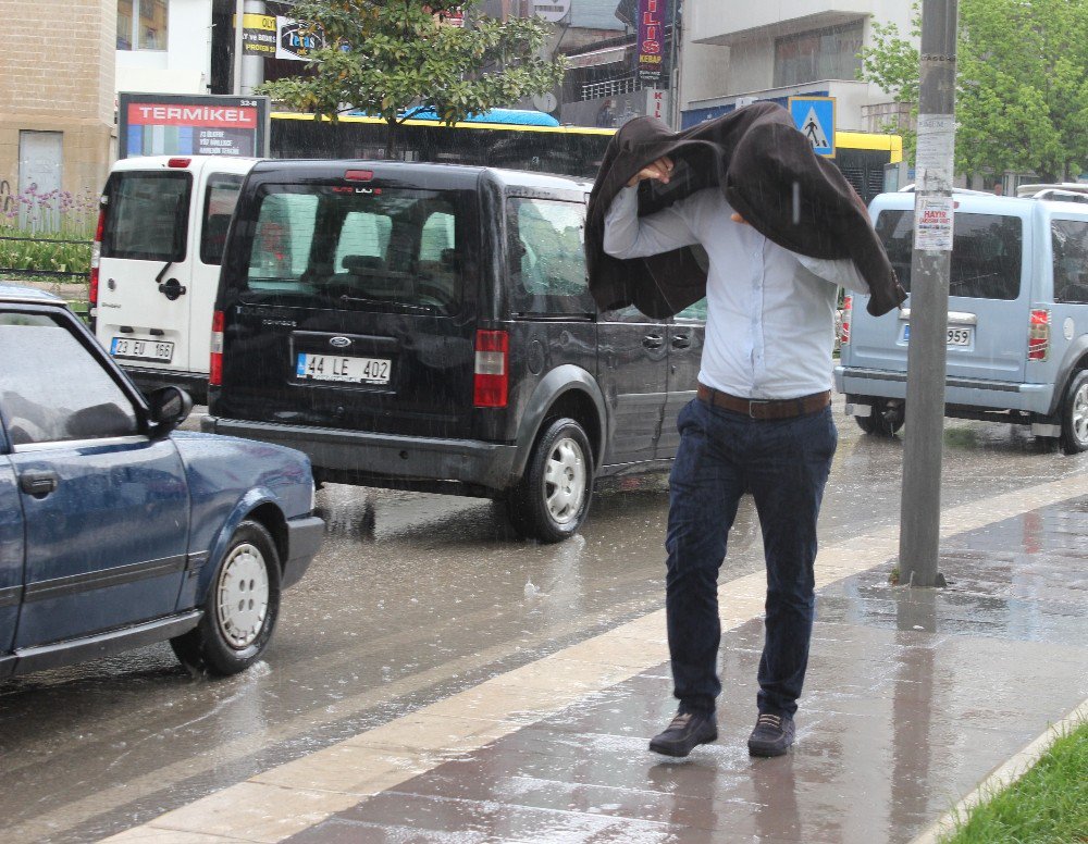 Elazığ’da Sağanak Yağış Etkili Oldu