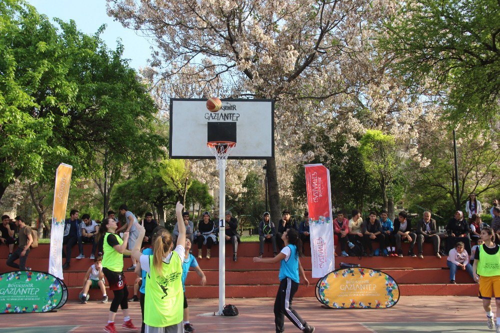 Gaziantep’te Düzenlenen Sokak Basketboluna Yoğun İlgi