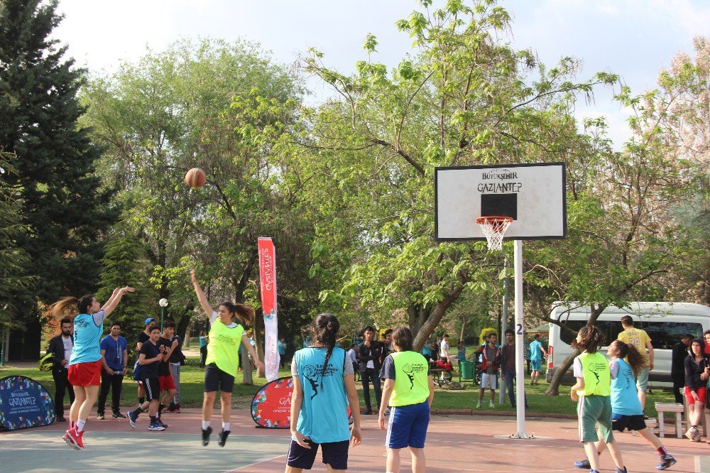 Gaziantep’te Düzenlenen Sokak Basketboluna Yoğun İlgi